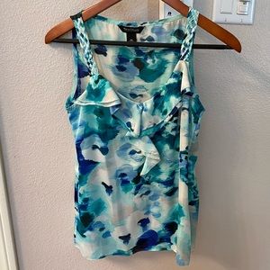 Lovely flowing ruffle neckline White House Black Market top in xs. Jade & ink